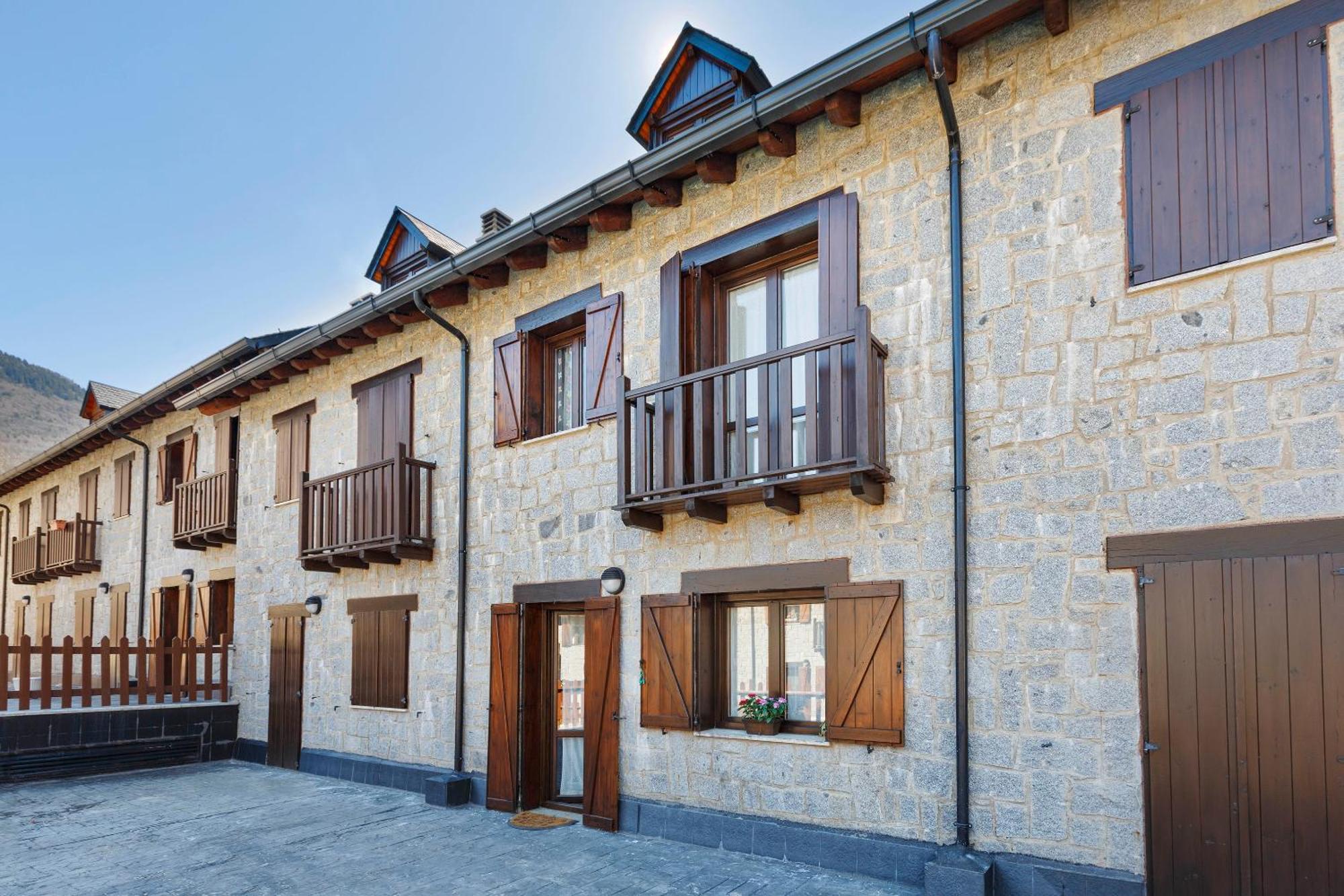 Torres De Vallibierna Benasque Exterior photo